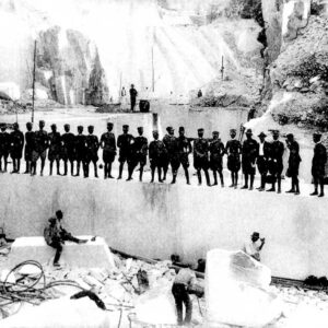 ad Monolite con i fascisti